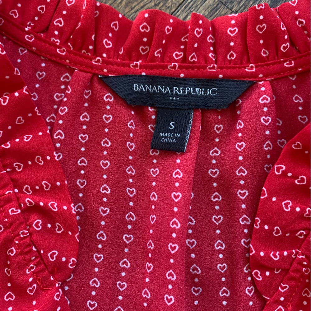Perfect for Valentine’s Day! Adorable Red Banana Republic Blouse. - Picture 2 of 4
